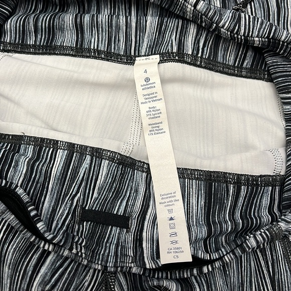 Lululemon Tight Stuff Tight II 22” in Low Tide Alpine White Black Legging Size 4 - Picture 5 of 7
